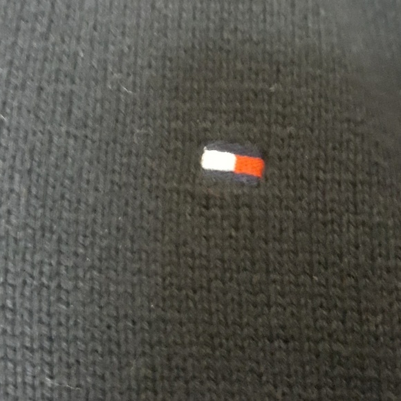 Tommy Hilfigure Sweater. - Picture 8 of 8